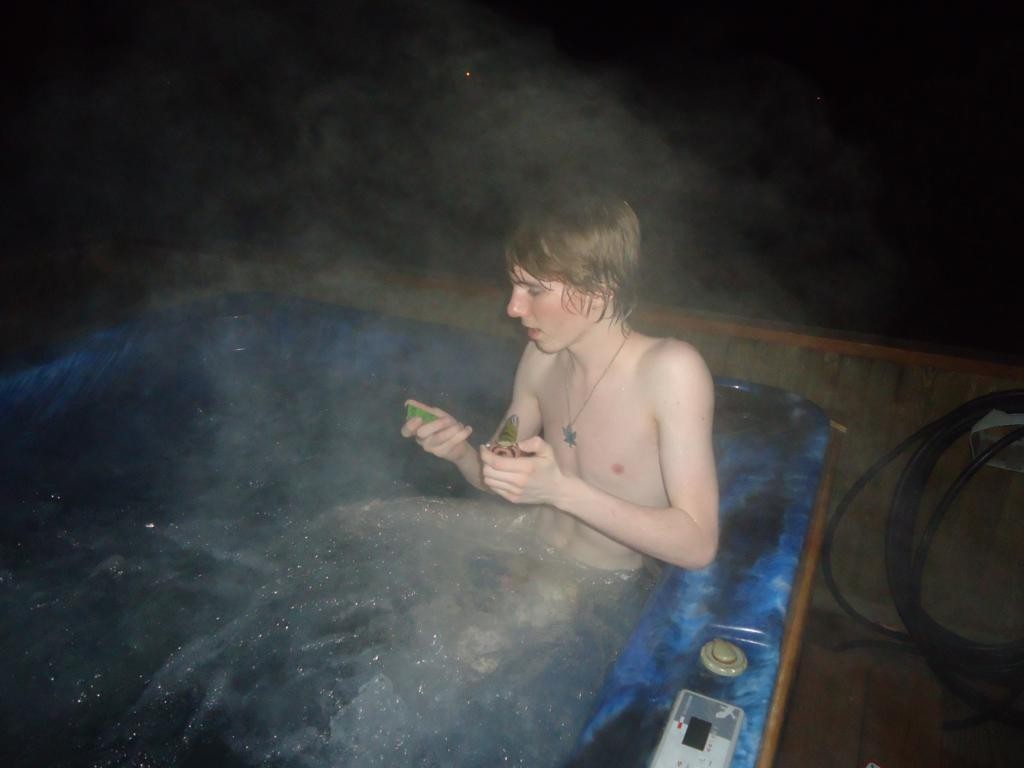 teen boy nude bathing picture